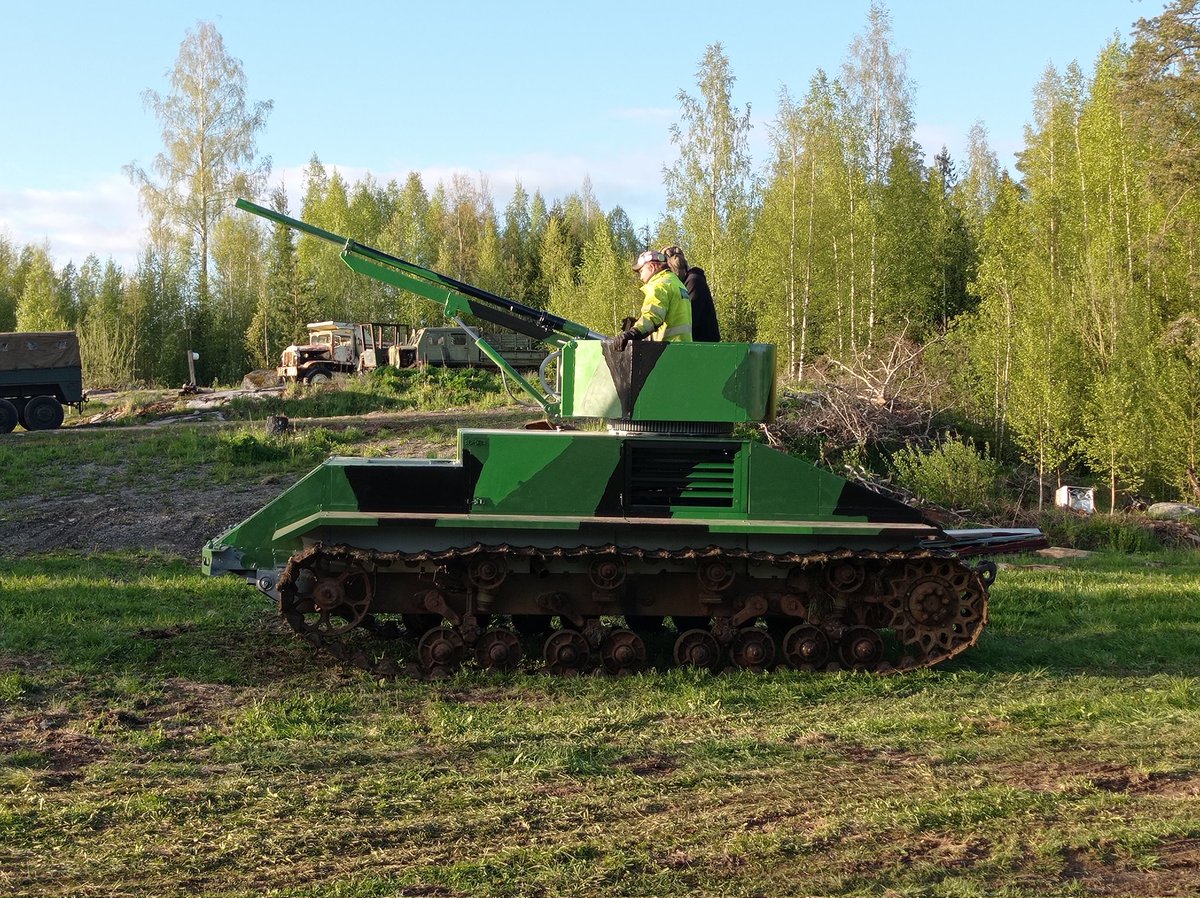 Jemberi1's tweet photo. Encountered a tank with can cannon https://t.co/hMBHudd2vf