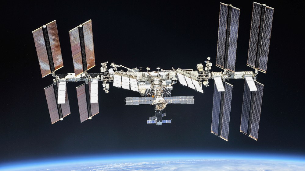 alexmaxbid's tweet photo. Funniest thing about flipcoin, is that there is no ceiling of what can be flipped.

I think the biggest goal for the community would be to flip the ISS (international space station) worth $150 billion. https://t.co/Nhs8angrNi