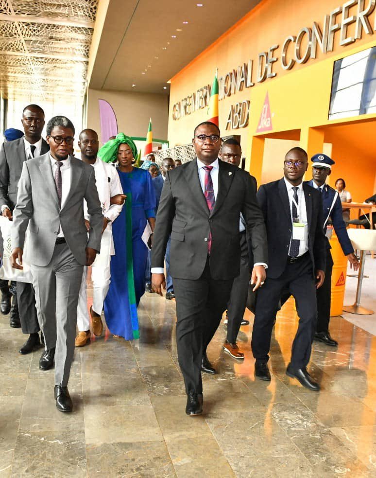 Le Ministre de l’Urbansime, des Collectivités territoriales et de l’Aménagement des territoires, Moussa Bala Fofana, a présidé ce jeudi 22 mai 2025, le lancement du 5e Salon international de l’Habitat (#SENHABITAT)  et du 1er Symposium des #architectes africains, à Diamniadio.