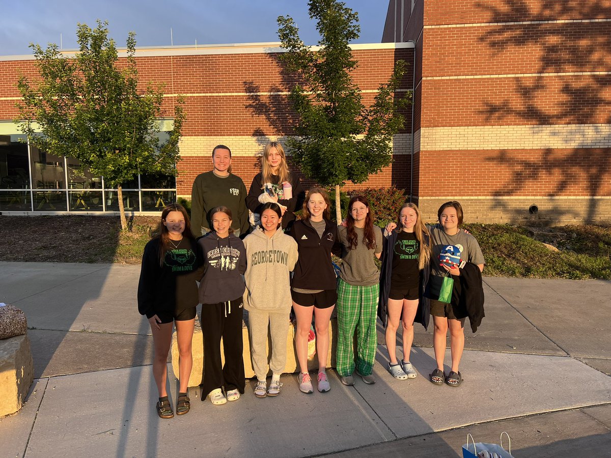 Ready to go for 6A State finals tomorrow!
200 Medley A finals
200 IM Helena A finals
100 Fly Gayla A finals
100 Free Jocelyn A finals
100 Back Jocelyn and Gayla A and B finals 
100 Breast A Finals
400 Free Relay A finals 

Let’s go get some bling!!
Go Firebirds!