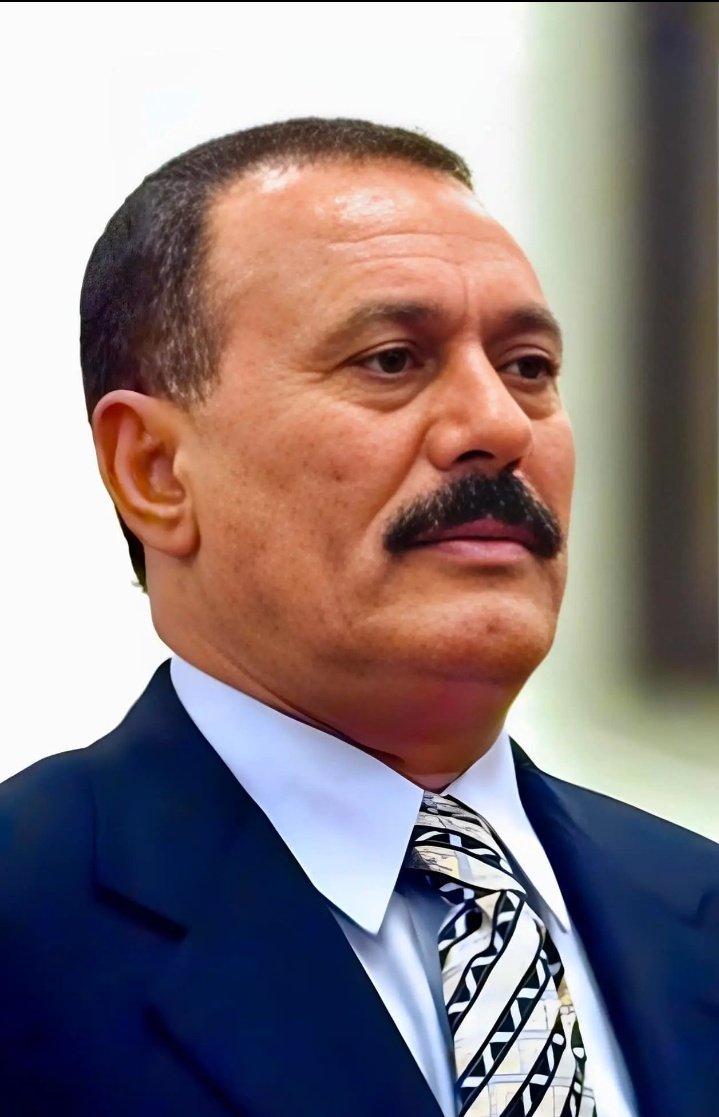 #اليمن
ليست الزعامة القتل والتدمير والاختباء في الكهوف 

ليست الزعامة الفساد المالي والإداري وإدارة الدوله من فنادق الرياض

الزعامة تعني سيادة وأمن وأمان وتنمية وحياة كريمة 
الرحمه والمغفره والخلود لزعيم الشهيد 
الزعيم/ علي عبدالله صالح