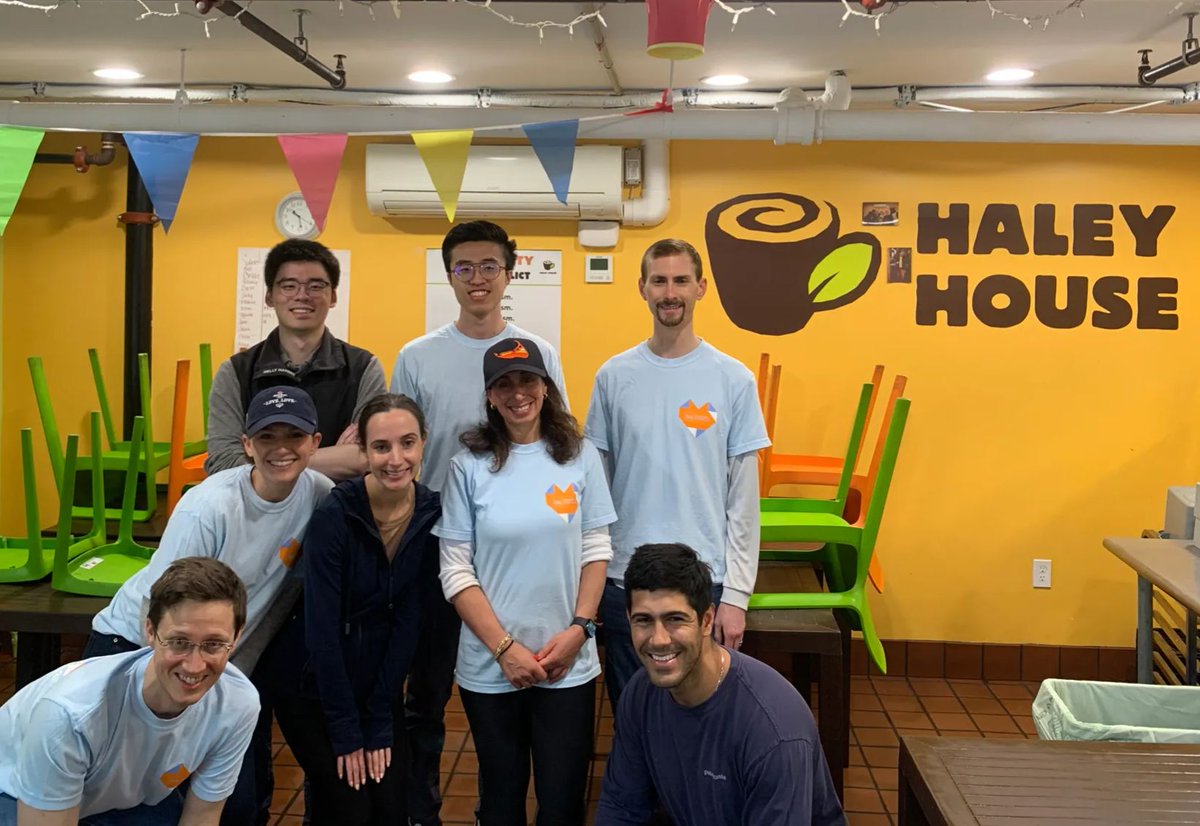This group from THL was a great help in our Soup Kitchen, prepping and serving food for our guests! Thank you for volunteering with us!

#HaleyHouse #FoodWithPurpose #PowerOfCommunity #HaleyHouseHelpings
