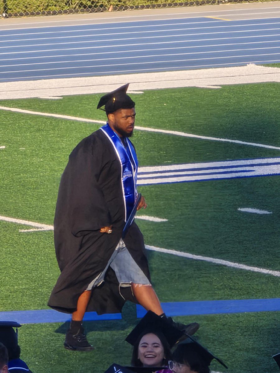 TyherH's tweet image. Graduated Juco with honors! AA in hand!