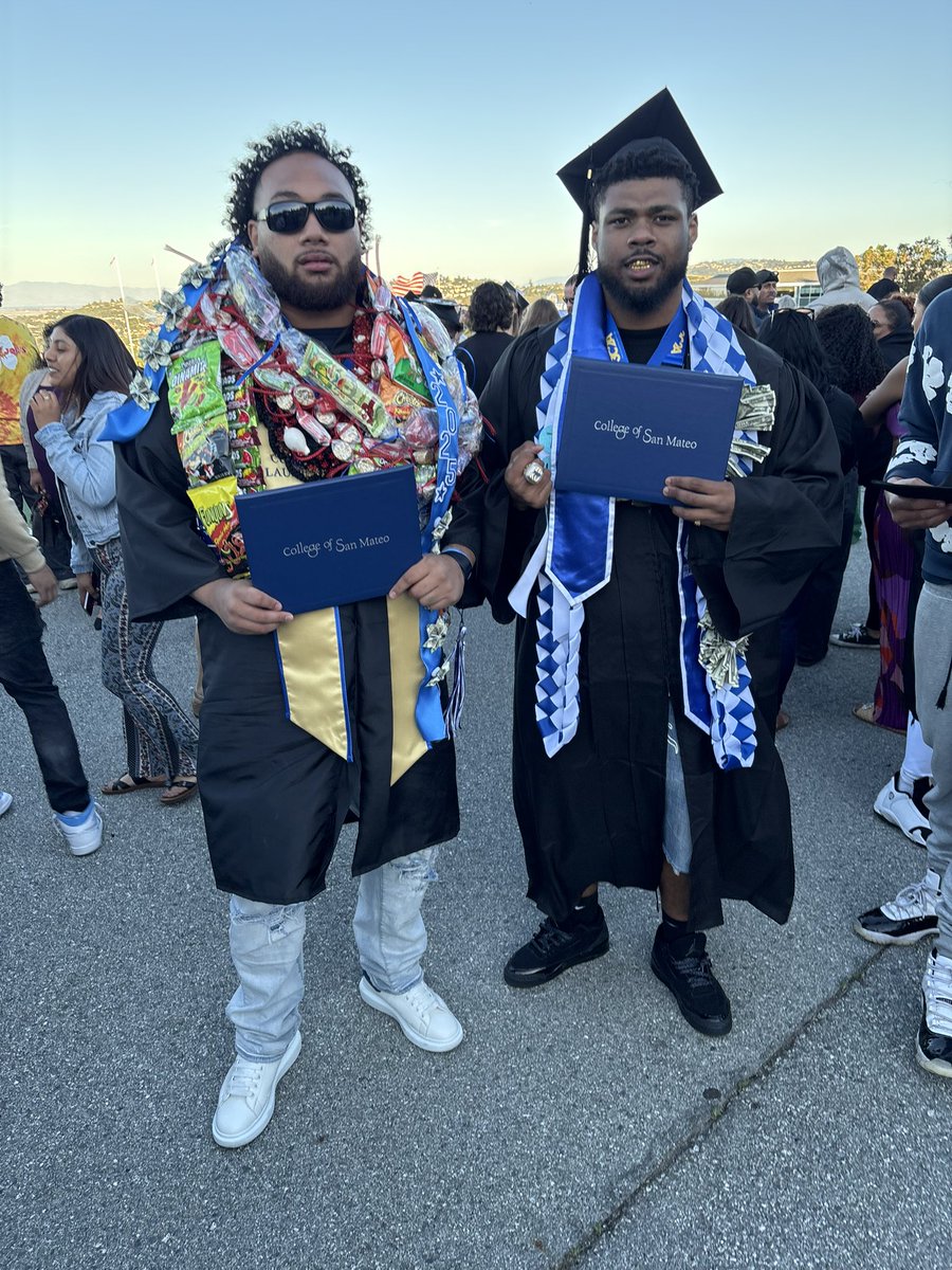 TyherH's tweet image. Graduated Juco with honors! AA in hand!