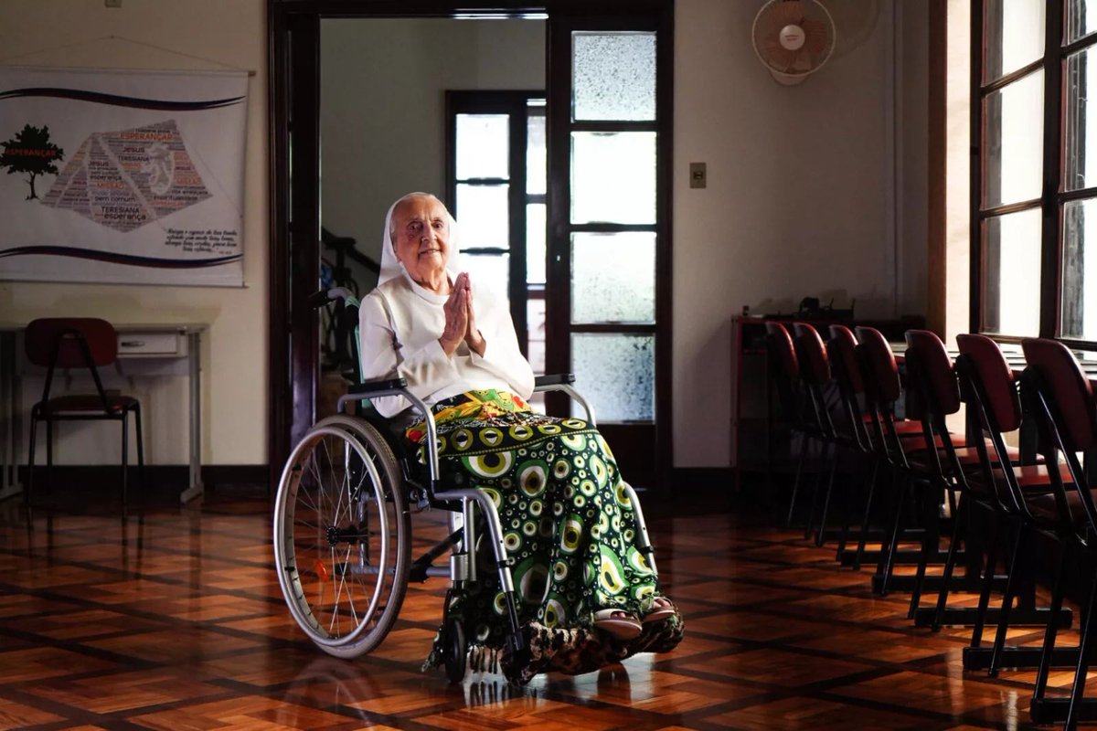 The world's oldest person, a 116-year-old Brazilian nun, has died
via NPR May 2, 2025
"Sister Inah Canabarro Lucas, a soccer-loving nun born in 1908, is remembered as compassionate and dedicated to her faith."
buff.ly/hlBtNQu