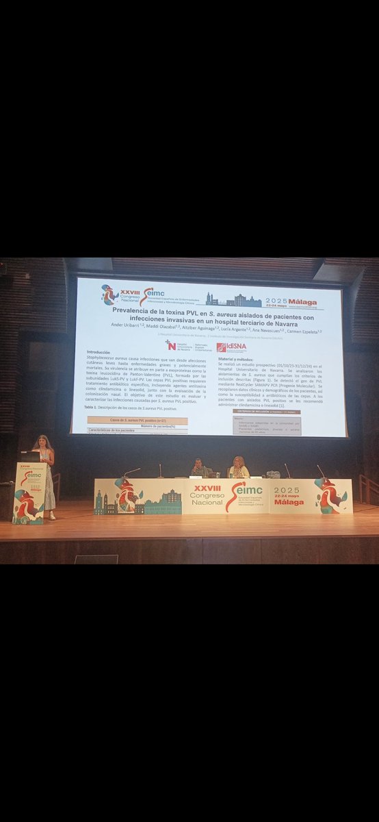 Nuestra R3 Lucía Argente presentando  un trabajo de la toxina PVL en S. Aureus en el congreso de la SEIMC ✌️