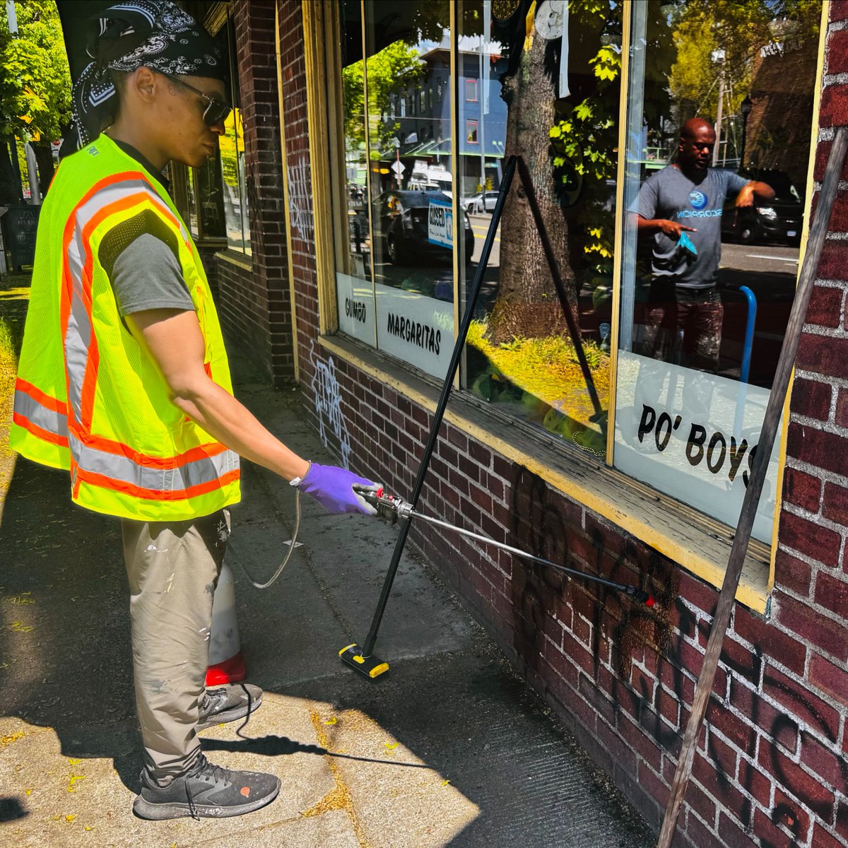 flossinmedia's tweet photo. Beautifying MLK: COBM-Led Clean-Up Campaign Gains Momentum and Fuels Local Jobs - https://t.co/ybBIEA5Jlr https://t.co/mXS4sDXkov