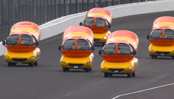 indy44's tweet photo. THREE WIDE #Wienie500 https://t.co/VoATCC2uSM