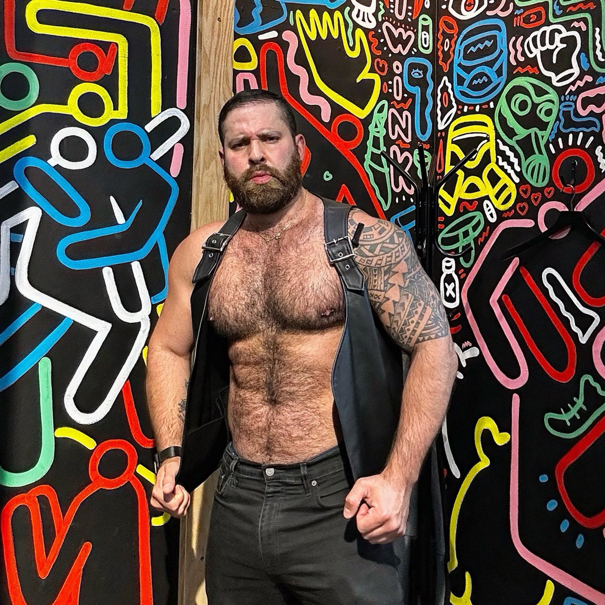 𝐅𝐫𝐢𝐝𝐚𝐲 𝐃𝐚𝐝𝐝𝐲 𝐧𝐢𝐠𝐡𝐭 📸🐻💪🏻🔥 #friday #daddy #papi #photoday #instapic #hairy #leather #bulk #guyswithbeards #tattoo #inked #bear #oso #viernes  #cometodaddy #cuero <a href="/MrSLeather/">Mr-S-Leather</a>