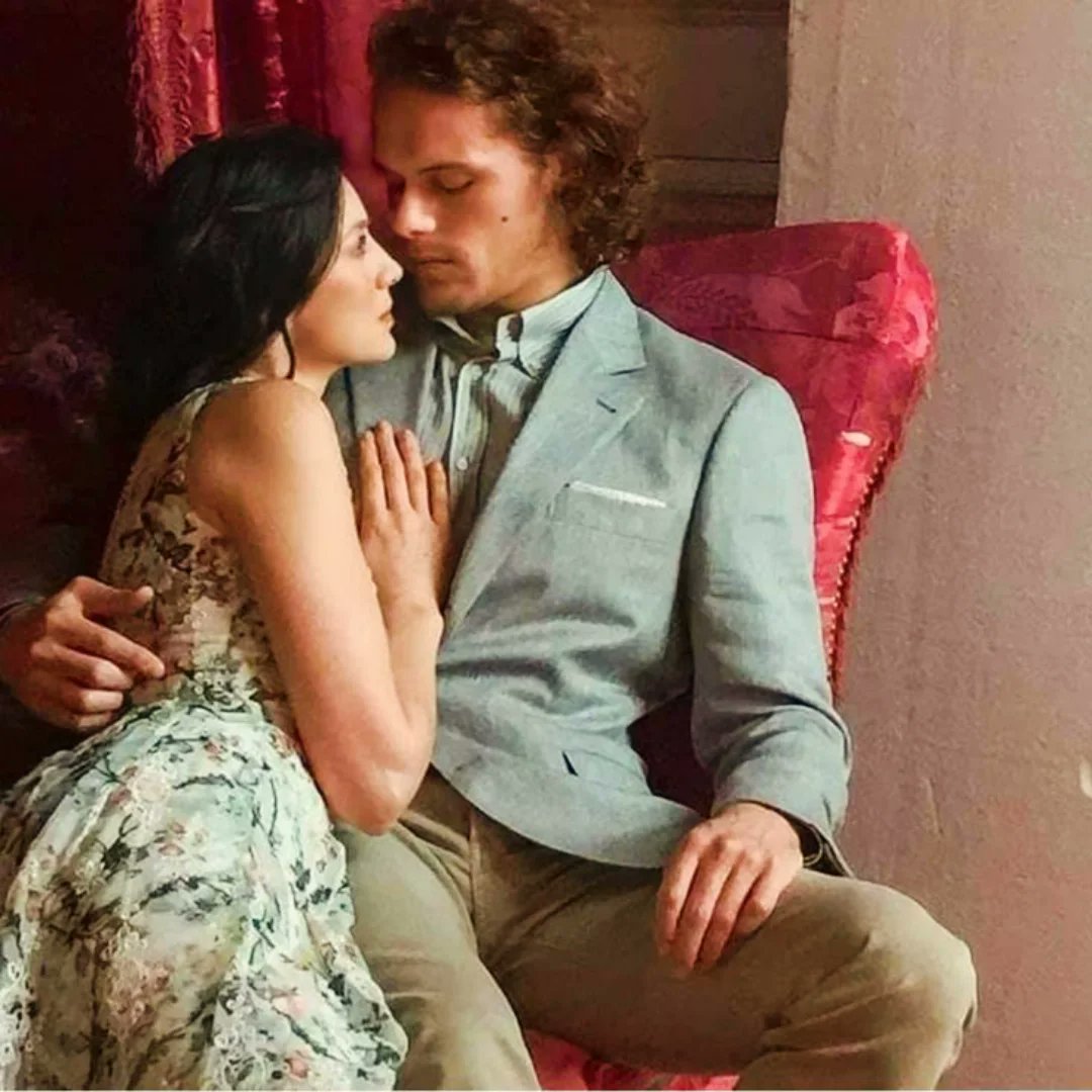 point_blank1959's tweet photo. The Outlander protagonists and creatives unveiling the Saks Fifth Avenue Outlander Window Display Apr 2016. Outlander also made waves in  the haute couture industry. 🤩🥰🤗  -  #SamHeughan #CaitrionaBalfe #RonDMoore #terrydresbach #saksfifthavenue https://t.co/4YURq0D4Wn