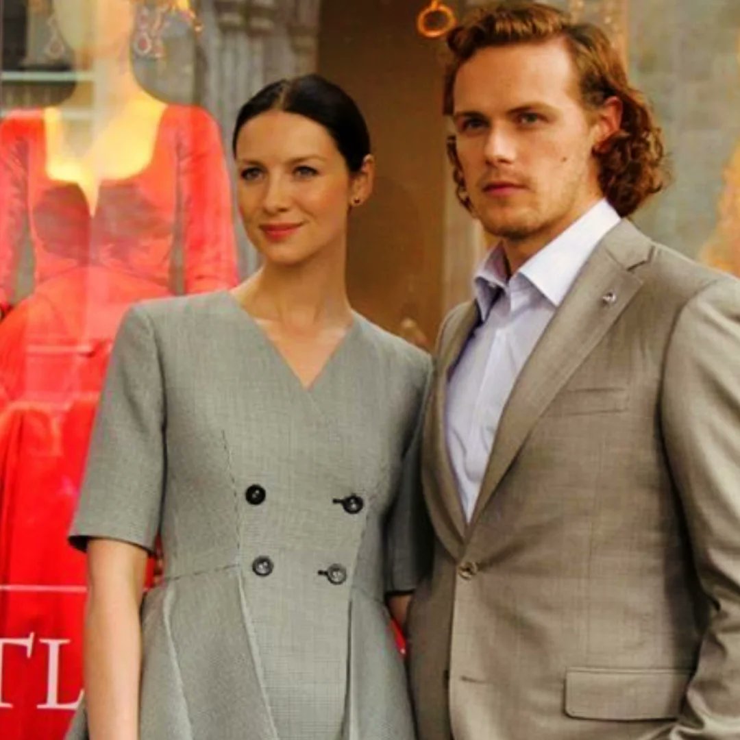 point_blank1959's tweet photo. The Outlander protagonists and creatives unveiling the Saks Fifth Avenue Outlander Window Display Apr 2016. Outlander also made waves in  the haute couture industry. 🤩🥰🤗  -  #SamHeughan #CaitrionaBalfe #RonDMoore #terrydresbach #saksfifthavenue https://t.co/4YURq0D4Wn