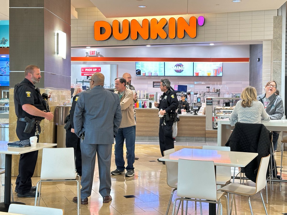 Toledo_PD's tweet photo. Thanks to everyone who came out to Coffee with Cops today—great conversations and community connections. Big shoutout to the Dunkin’ staff for the warm welcome and great coffee! ☕️👏 #CoffeeWithCops #ToledoPolice #CommunityFirst #Dunkin #Toledo #FranklinParkMall https://t.co/g4AiAkVGJ2