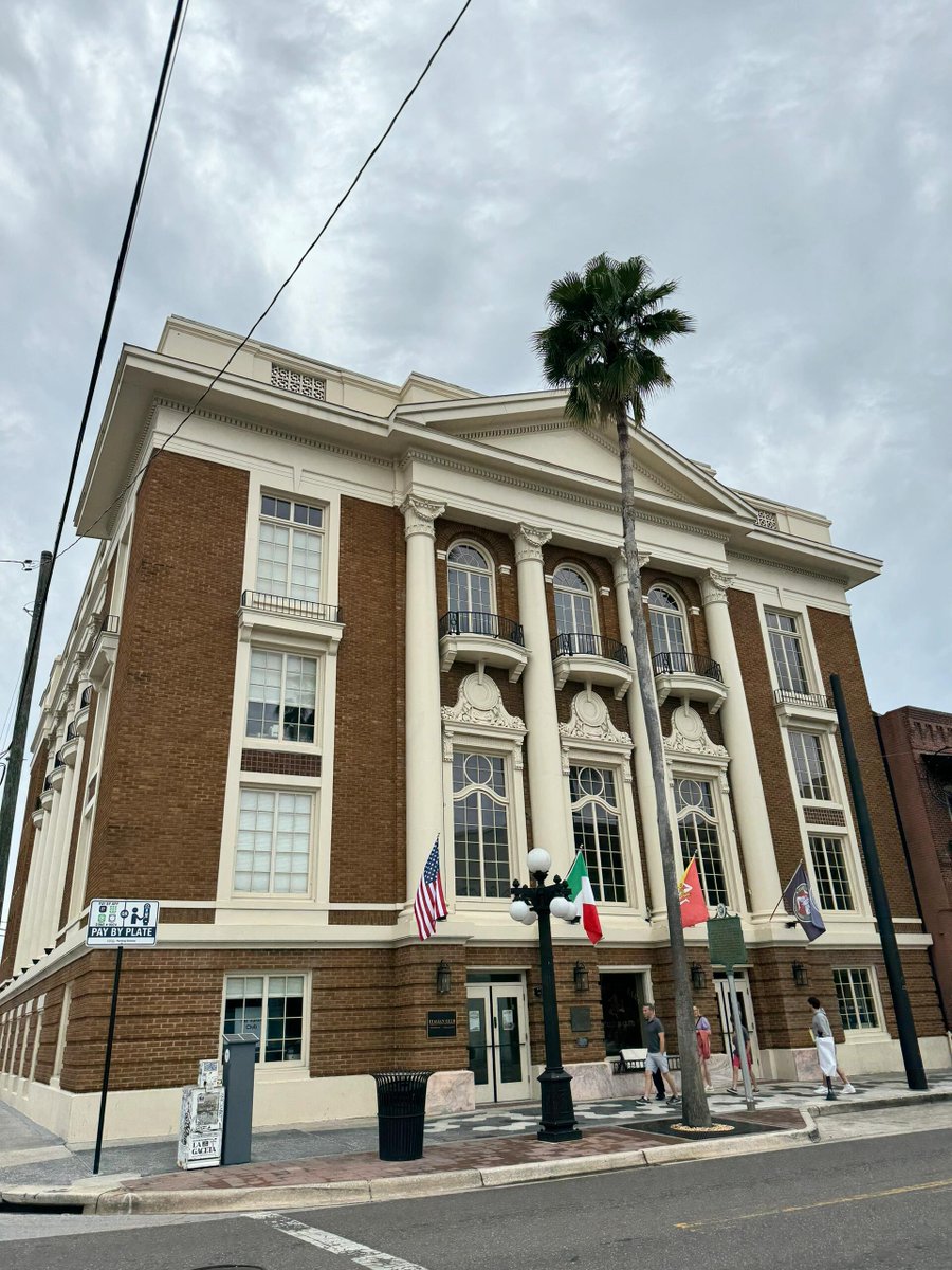 88_loyalty2's tweet photo. Cigar World in Cuban Town, Tampa, Florida
This street is the first, largest, most exquisitely decorated and most reliable one. Workers are rolling cigars next to it. The prices are very friendly and there are also customs cigars limited
#US #CA #TX #FL #Datan #Cigar #Store https://t.co/aC3T5jGrBU