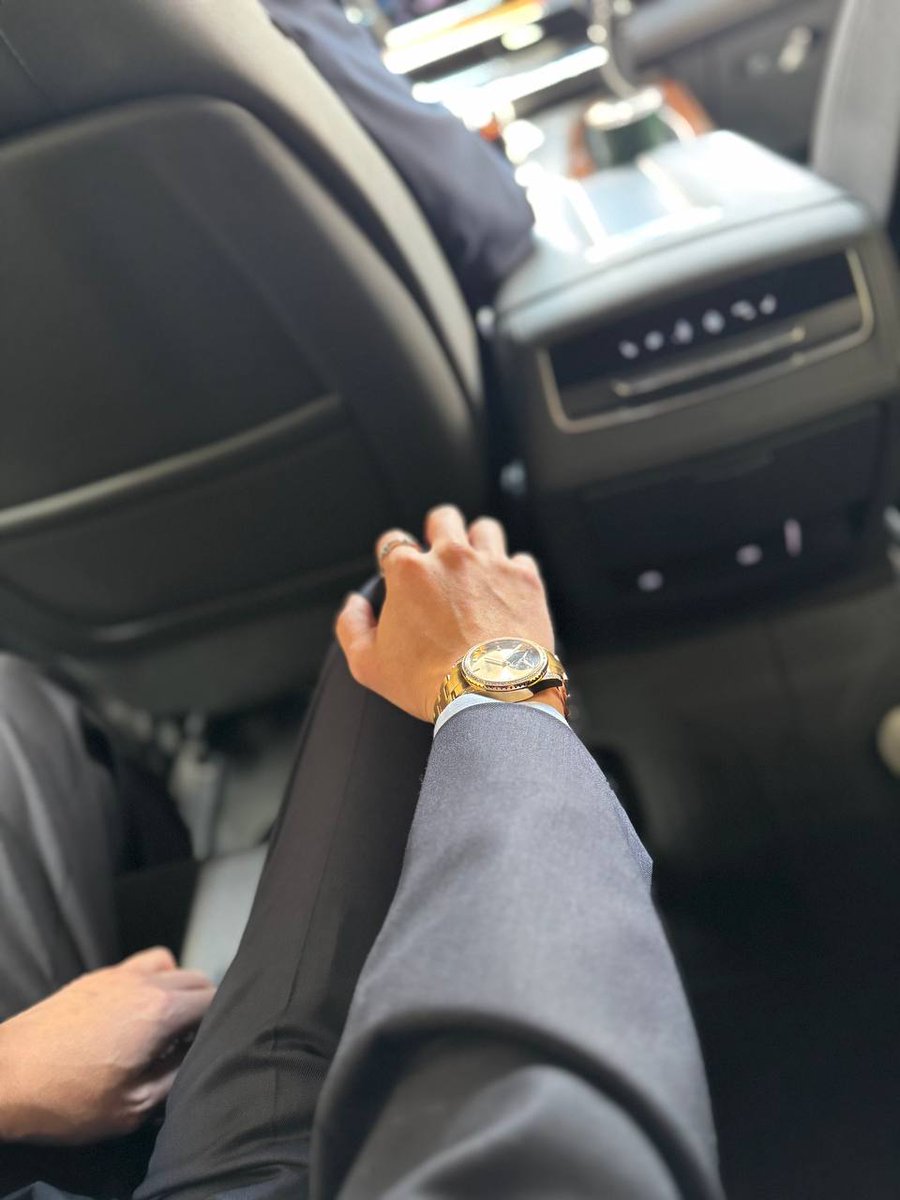 MeCo_ICE's tweet image. I didn’t think buying $TRUMP would lead here.

D.C. weather’s been amazing today. Wearing the Trump watch — the one only a few got.
Suit’s on. Feeling a little out of place, but still… I’m here.

This city’s not easy. But I’ve met some solid people along the way.

Looks like…