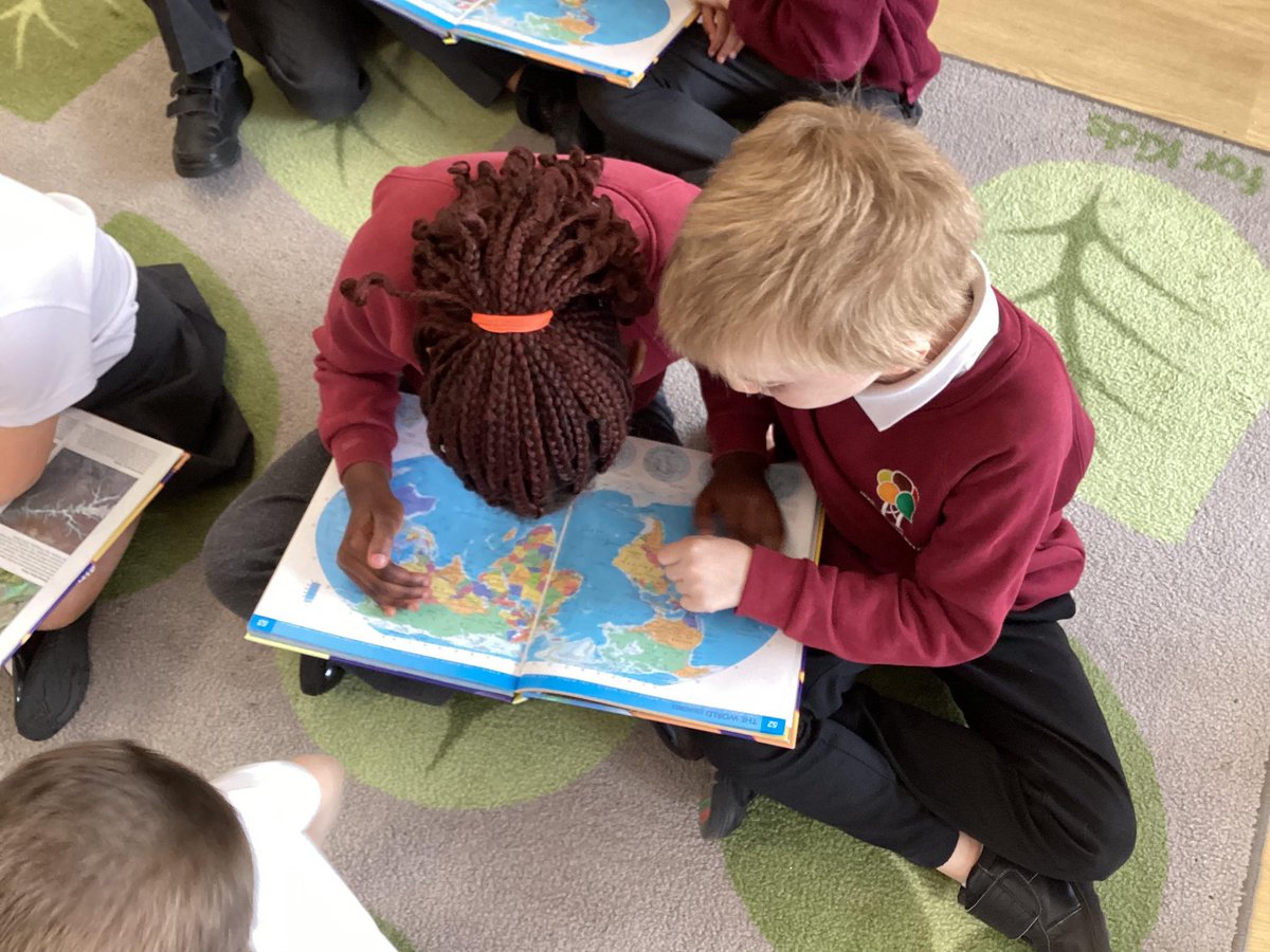 Houldsworth Valley (@hwvpa) on Twitter photo Year 1 enjoyed searching for countries near to the equator as part of their <a href="/Curriculum_USP/">Curriculum with USP</a> geography work
🌍 Year 1 enjoyed searching for countries near to the equator as part of their <a href="/Curriculum_USP/">Curriculum with USP</a> geography work
🌍