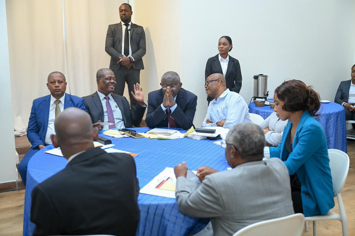 PrimatureHT's tweet image. [COMMUNIQUÉ DE PRESSE]

Le Premier ministre réaffirme l’engagement de l’État dans la lutte implacable contre la corruption, l’insécurité et pour le retour à l’ordre constitutionnel

Port-au-Prince, le 23 mai 2025.- Dans le cadre de son engagement sans concession pour une…