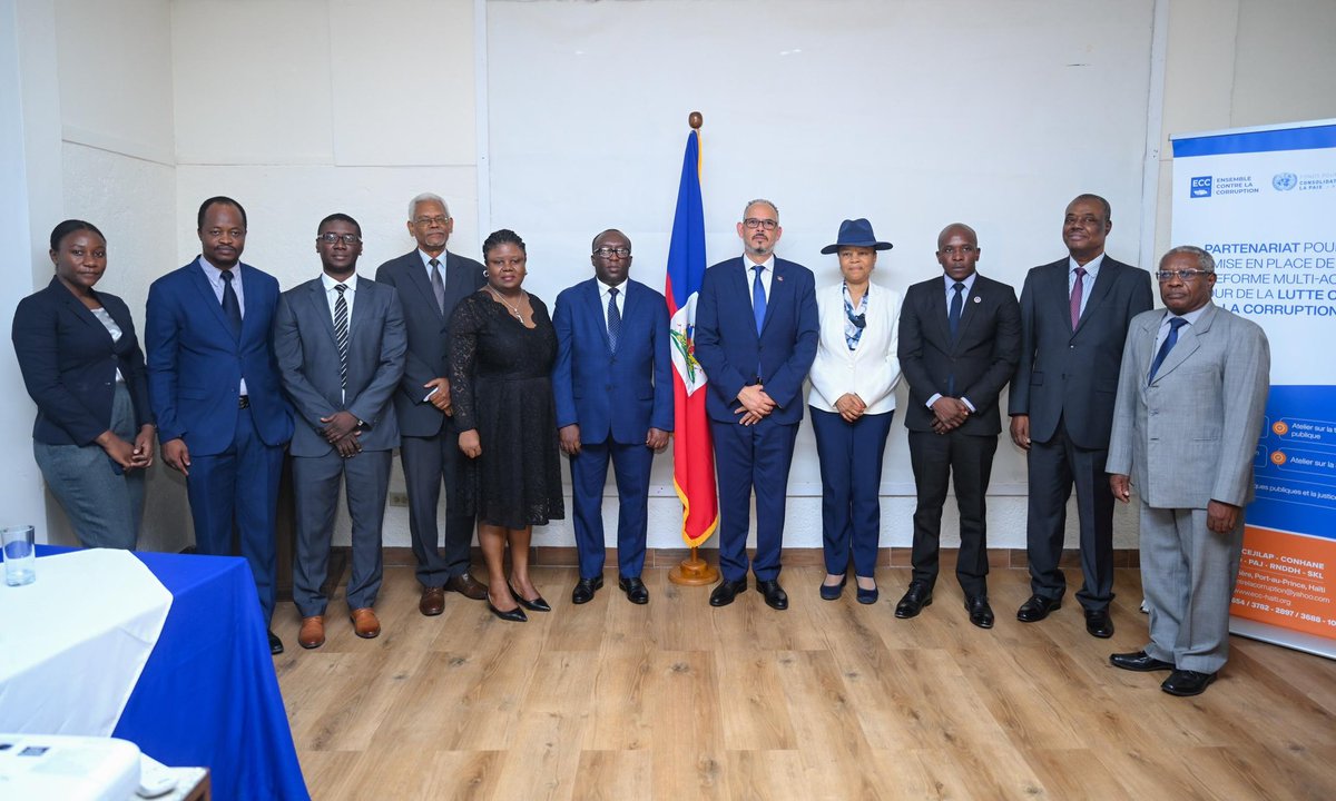 PrimatureHT's tweet image. [COMMUNIQUÉ DE PRESSE]

Le Premier ministre réaffirme l’engagement de l’État dans la lutte implacable contre la corruption, l’insécurité et pour le retour à l’ordre constitutionnel

Port-au-Prince, le 23 mai 2025.- Dans le cadre de son engagement sans concession pour une…