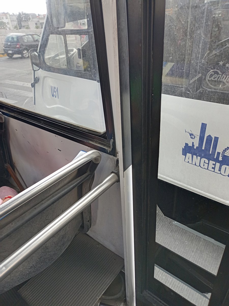 El <a href="/Gob_Puebla/">Gobierno de Puebla</a> es un chiste. Eliminan el servicio en Casuarinas de la <a href="/RUTA_Puebla/">RUTA Puebla</a> integradora 3, pero <a href="/silvia_tanus/">Silvia Tanús</a> autoriza una ramal IPN-CAPU de la NGA para que se correteen como hoy las unidades 51 y 45
#PorAmorAPuebla #PensarEnGrande 
Ni entiendo el flujo vial en Casuarinas