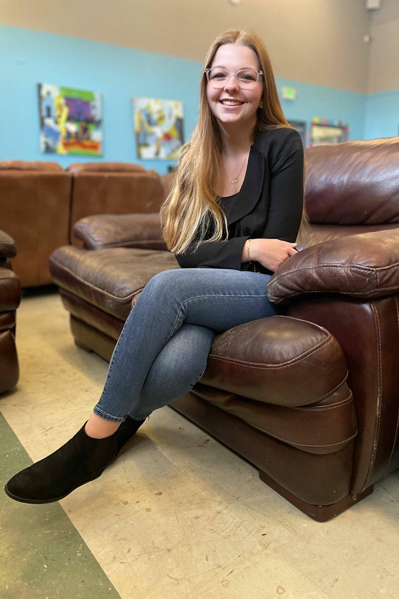 Earlier this month, Sequim’s Pearle Peterson released her first country music single “Another You!” via her website pearlepeterson.com.
sequimgazette.com/life/pearle-pe…