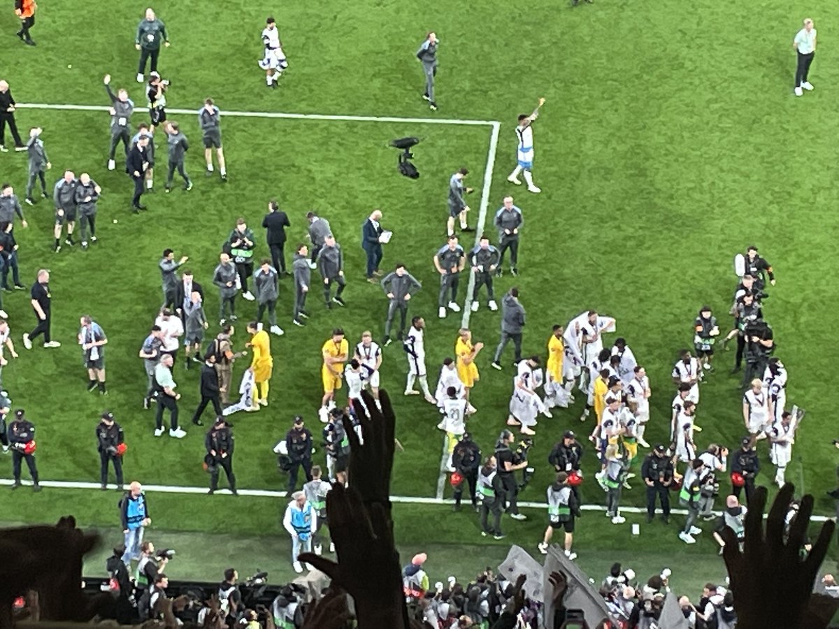 simonherbie's tweet photo. Oooo what a Night!!! 
#COYS #EuropaLeagueFinal  #Bilbao https://t.co/esYUqotaEy