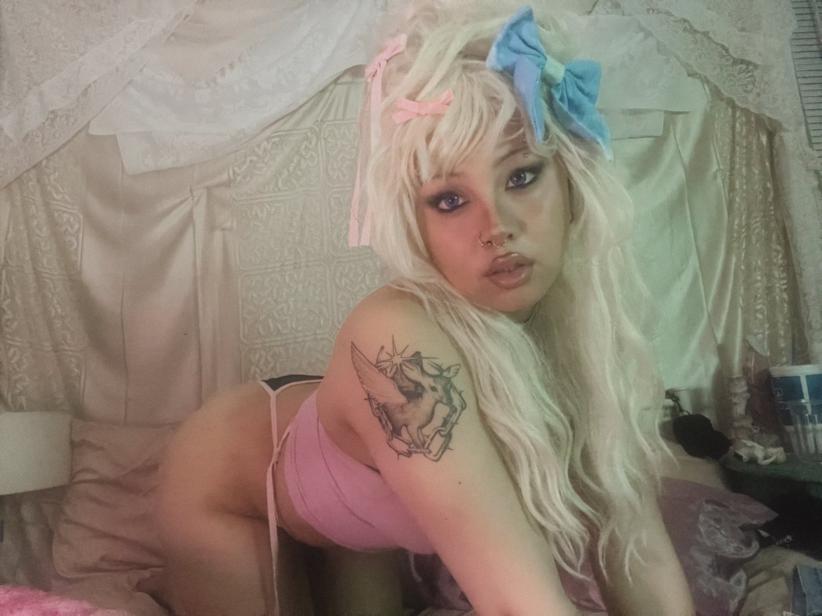 Rubberange1's tweet photo. Polar Pop Princess https://t.co/EdakHo4gf3