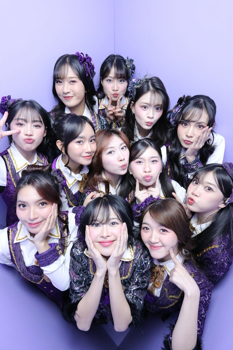 NagaGiny's tweet photo. JKT48 di konser Rossa https://t.co/xW2ARb1UG8