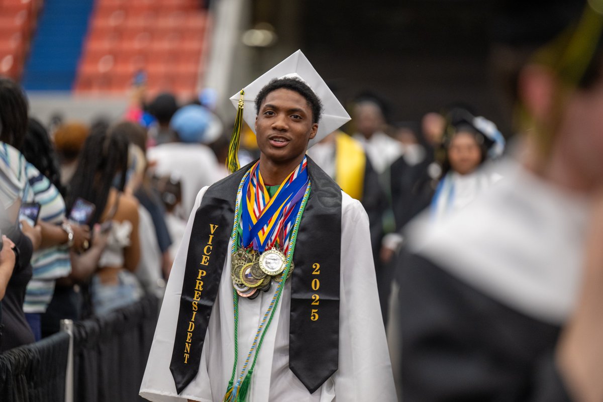 JCPS (@jcpsky) on Twitter photo 🔥 From learners to leaders—congrats to the <a href="/WesternTheSTEM/">Western High School</a> Class of 2025! #JCPSgrad2025 🔥 From learners to leaders—congrats to the <a href="/WesternTheSTEM/">Western High School</a> Class of 2025! #JCPSgrad2025