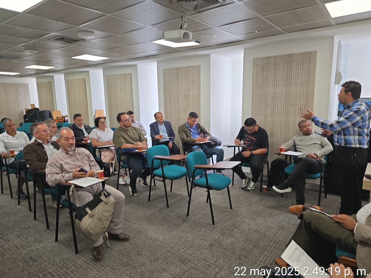 ComiteDistrito's tweet photo. #ReunionesImportantes #Mayo #Jueves23 #RedGospelMedellín #ComitéDistriralCristiano #ConcejoMedellín @CiudadGospel 
Reunión de la Red Gospel en el Concejo de Medellín #ComitéDistritalCristiano  @Gospel_Colombia @GospelColombiia @ComiteDistrito https://t.co/oA5nNN1Ywj