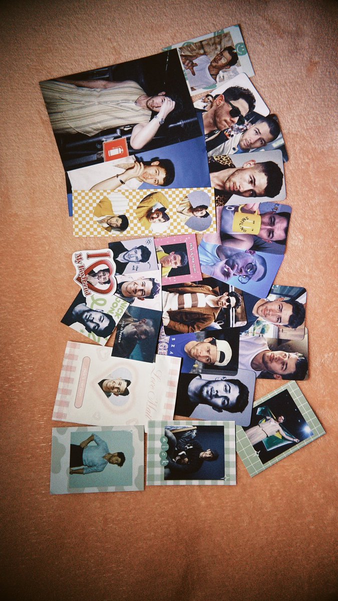 whatgyu's tweet photo. Queria compartilhar o presente de aniversário LINDO que ganhei das minhas garotas e parceiras! ✨💛
Muito obrigada, eu amei demais! Agora tenho photocards exclusivos do Nick Jonas 🥰 https://t.co/LQxj2mtbVF