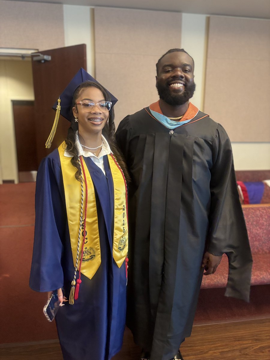 coach Boyefio (@coachboyefio) on Twitter photo Congratulations to these amazing student athletes on graduating today.
“Anything is possible when you apply yourself”
#LifeLeader <a href="/LSOCFootball/">LSOC Football</a> Congratulations to these amazing student athletes on graduating today.
“Anything is possible when you apply yourself”
#LifeLeader <a href="/LSOCFootball/">LSOC Football</a>