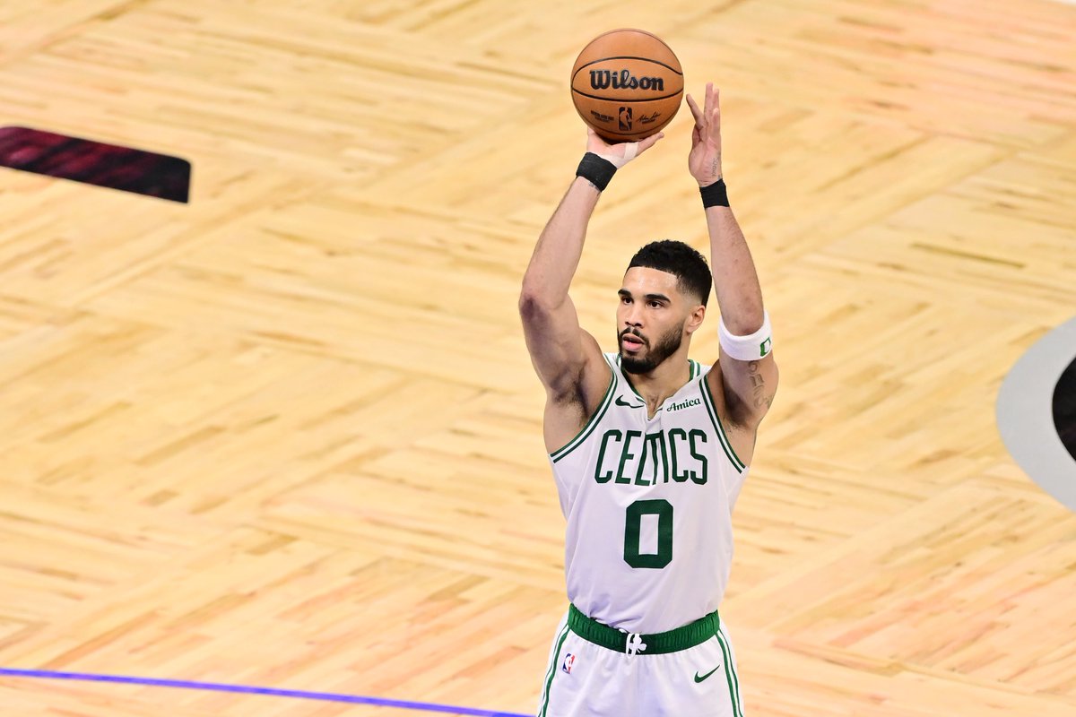 taylorcsnow's tweet photo. Four straight All-NBA First Team selections for Jayson Tatum. 

The only player in the NBA to average 25+ PPG while playing in 80% of his team's games in each of the last five seasons.

2024-25 – 26.8 PPG
2023-24 – 26.9 PPG
2022-23 – 30.1 PPG
2021-22 – 26.9 PPG
2020-21 – 26.4 PPG https://t.co/MyCUDLuIve