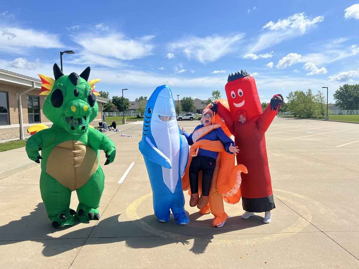 SCEAbramczykAP's tweet image. This year it was #tanzanitesturn to bring home the House Cup! I am so proud to be a member of this house. The reactions from students and staff were priceless! #SCESoars @SCELoness