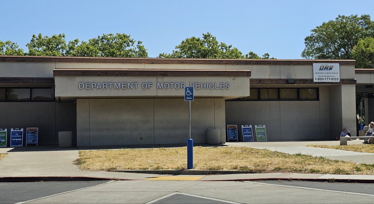 shadowspank1's tweet image. California why not spend some of the record high tax and carb money on the dmv building in concord.
This building looks abandoned.