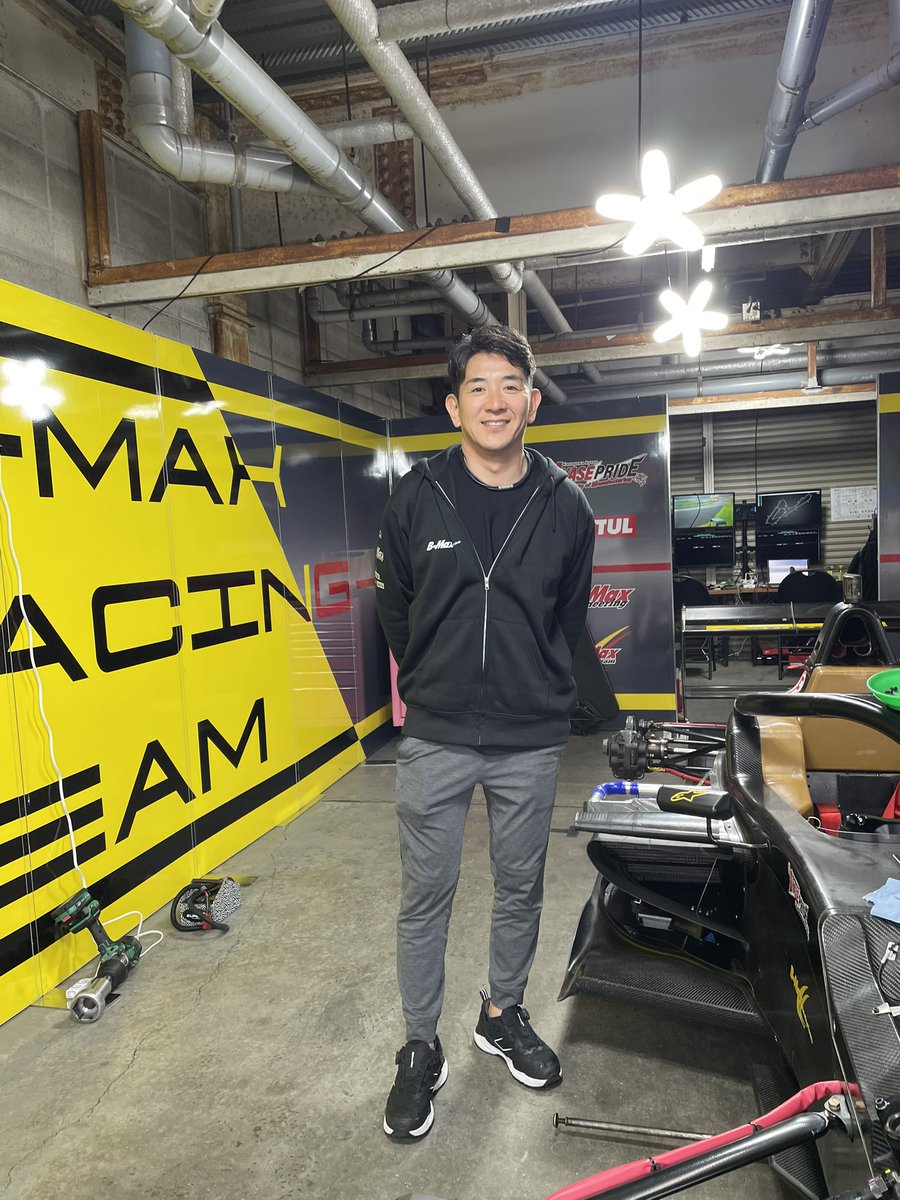 bmaxracing's tweet photo. #FRJ  Rd1/2/3 岡山国際サーキット🍑

今シーズンのFRJは、武藤監督です。
FIA-F4（HFDPチーム）、SFライツ（50号車野村選手）に続いて、3カテゴリー目の監督です。
朝から武藤監督の爽やかな笑顔をお届けします😊

#AYASEPRIDE
#MotulJapan
#PoweredByMotul
#alpinestars
#bmaxracing #bmaxracingteam https://t.co/tUGSjfVfF3