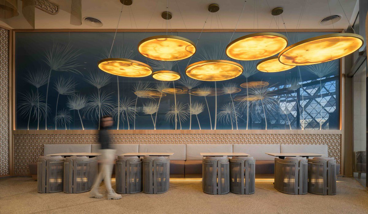 Versai_Concepts's tweet photo. Step into Beano’s at GEM Dubai—where coffee meets sculptural design, ambient light &amp; organic elegance. A café like no other.
#CafeDesign #DubaiArchitecture #BiophilicDesign #InteriorInspo #DesignLovers https://t.co/kDgpMsJiJy