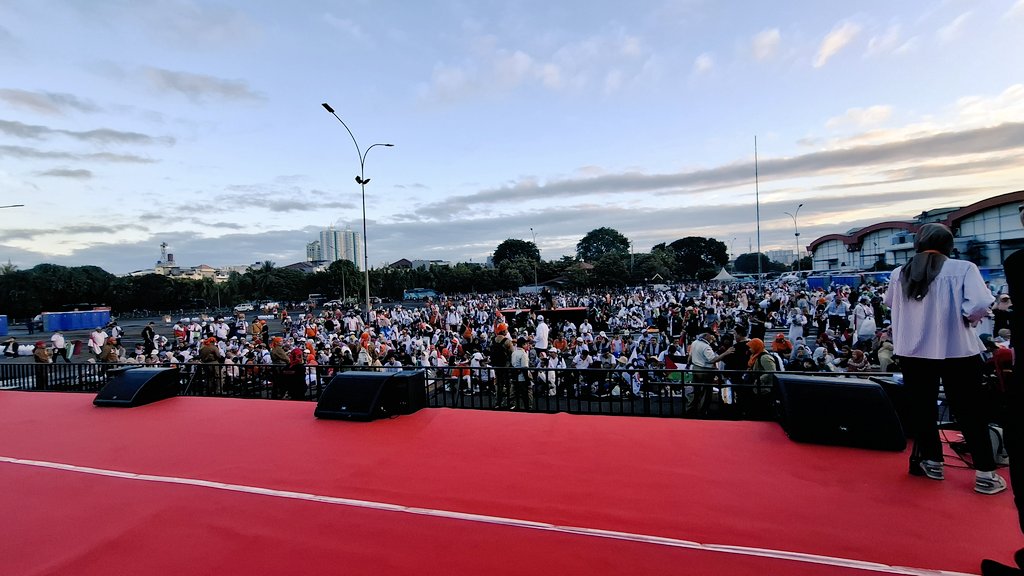 Masa Aksi Simpatik Selamatkan Kemanusiaan di Gaza sudah memenuhi area Jiexpo Kemayoran Jakarta pagi ini

#PKSBersamaGaza 
#HumanityForGaza 

Saksikan Live Streamingnya :
youtube.com/live/kwEi3ua7L…