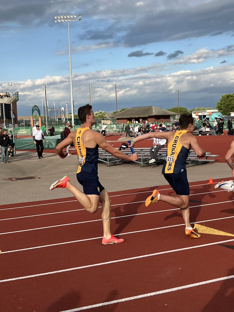 CoachFrankRusso's tweet photo. 🚨District Championship 4x200M Relay @MoellerTrack takes 🥇@MatthewFogler ➡️ @Landen_24Adams ➡️ @Butler_J21 ➡️ @Barry__Gavin advance to next week’s regional championship https://t.co/KZHAtIHr1j