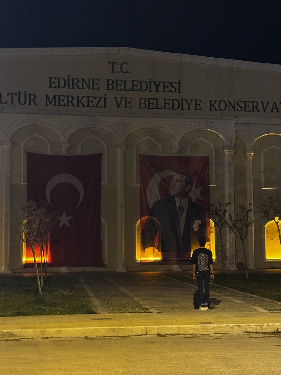 nillkayaaa's tweet photo. benim hala umudim var https://t.co/i4RioceyS1