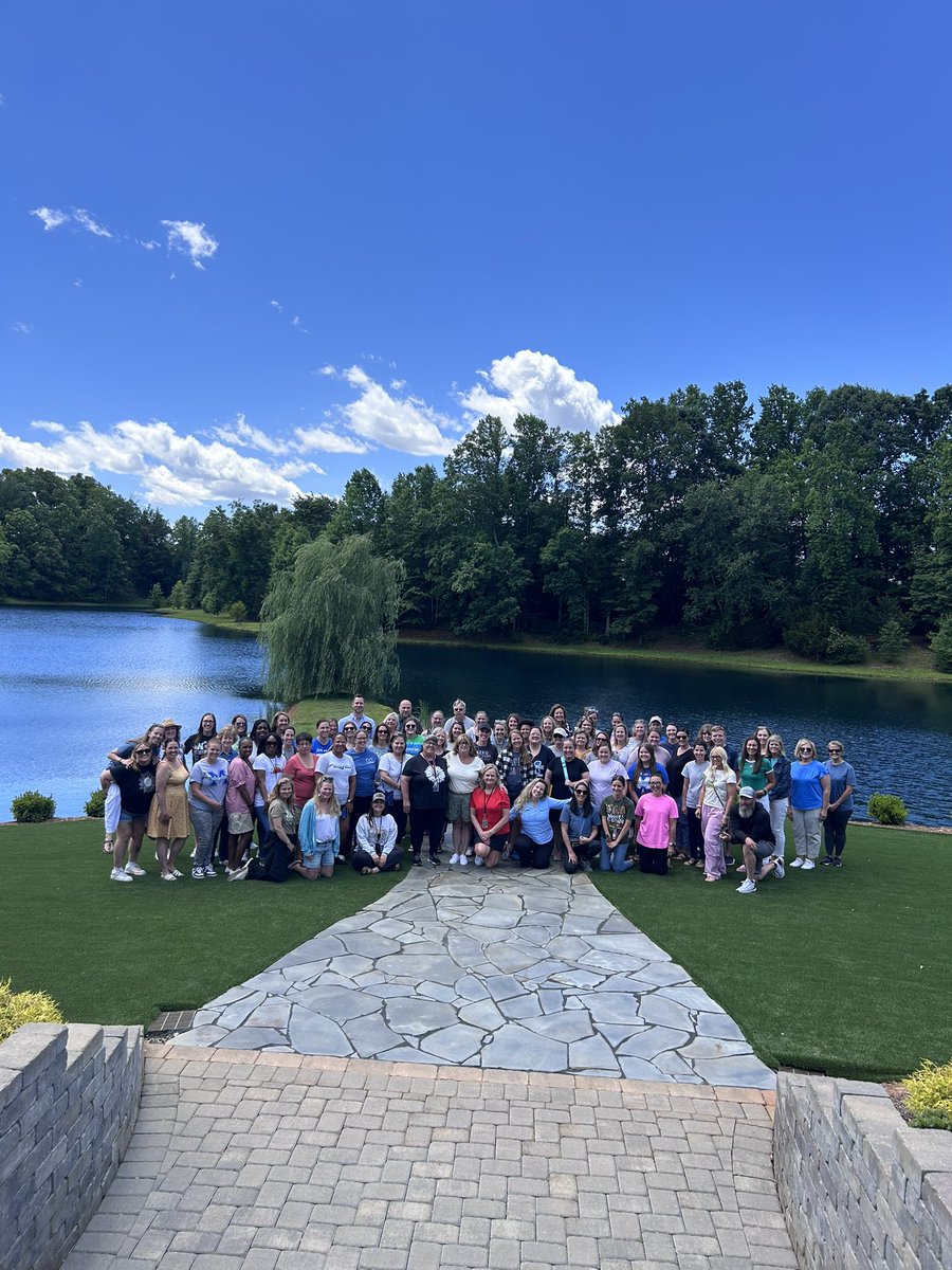 😎 Ready to Start? For sure 🤩 🇨🇱 🇺🇸 Dual Immersion achieved its goal this year: global experiences and cultural connections 💚💙 Don't forget all the Spanish we learned! Celebrating out this year by building community! 🌎<a href="/ParticipateLrng/">Participate Learning</a> #unitingourworld <a href="/MGSDschools/">MGSD schools</a>