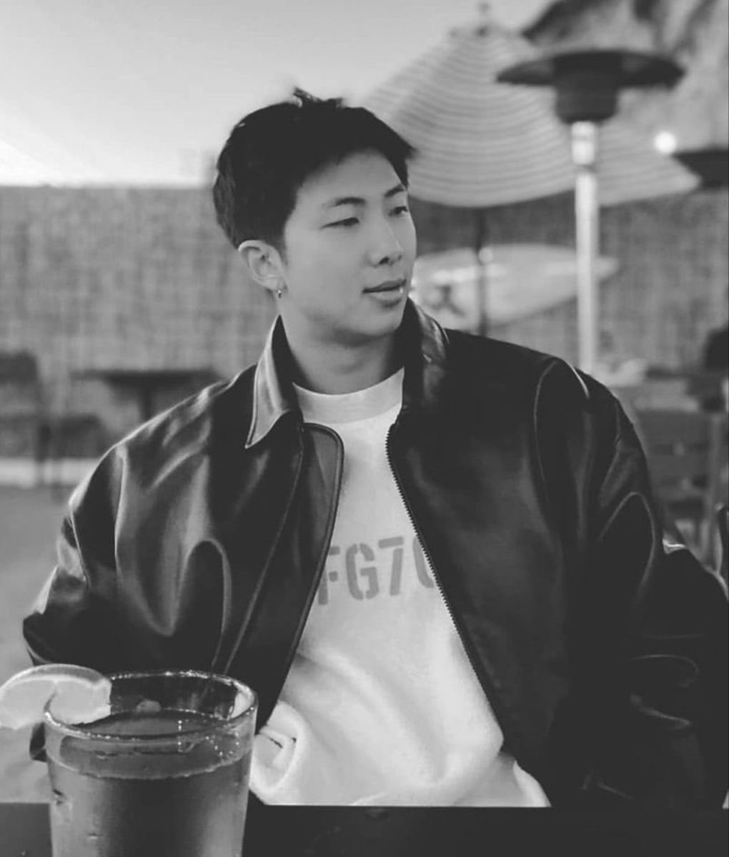 Kriya_1987's tweet image. Happy 1 year to the masterpiece that helped Joonie find his colors 🥹 (Jiminie’s words)
My Joon bug, my absolutely beautiful brilliant goofball 🥹🥰
Cannot wait for you to come back and soar even higher 🥰
“Heaven” is my fav track on the album! What’s yours?
#RPWP #RM