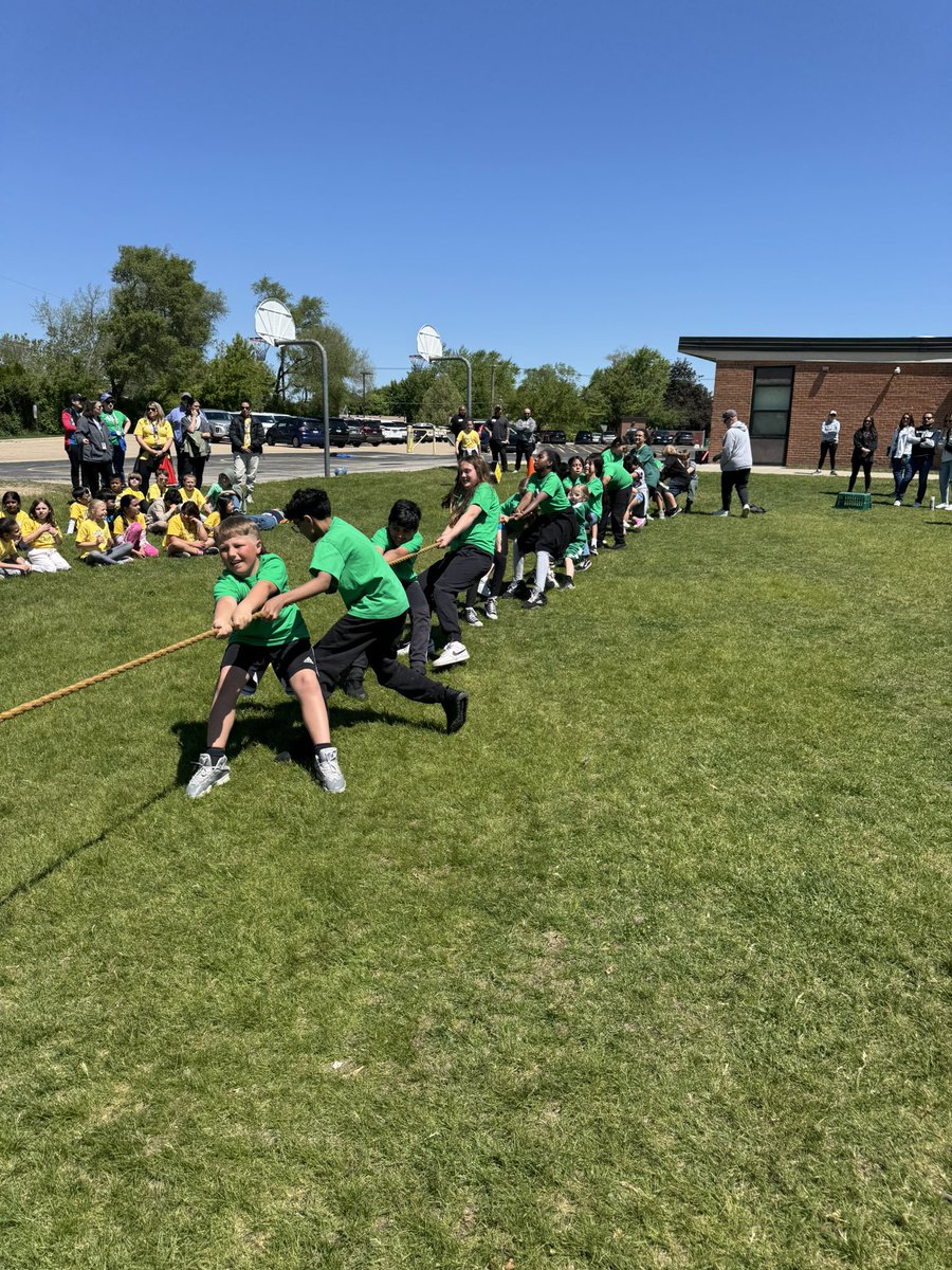 MrCarlson_AP93's tweet photo. Field Day 2025 was an absolute blast! Thank you to all the parents, students, and staff for making it so special. A HUGE thank you to our very own, Mr. Gallina, for all of the time, commitment, and effort it took to make sure everyone enjoyed themselves. https://t.co/G4TalaTchY
