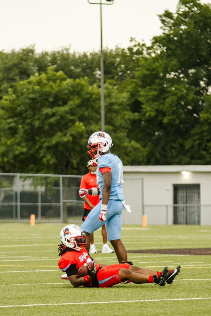 #year4  #staybown 
<a href="/SKYLINEfb/">Skyline Football</a>  <a href="/CoachFinn_/">Cortney Finney</a> 
<a href="/Coach_Lowery14/">Terrence Lowery</a> <a href="/Coach_Horn24/">Alex Horn</a> 
<a href="/jrg1911/">JASON GARRETT | HC</a>  <a href="/JColemanFB/">Coach Coleman</a>