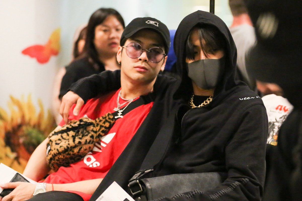 hourlyjackbam's tweet image. jackbam at lax 190718 is literally my roman empire #갓세븐 #Jackbam #JacksonWang #BamBam