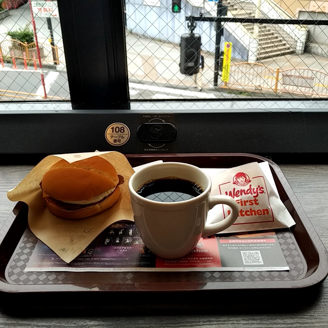 140cDeSolitude's tweet image. J'ai pris un petit-#déjeuner chez #Wendys-#FirstKitchen à #Uëno ce #matin.