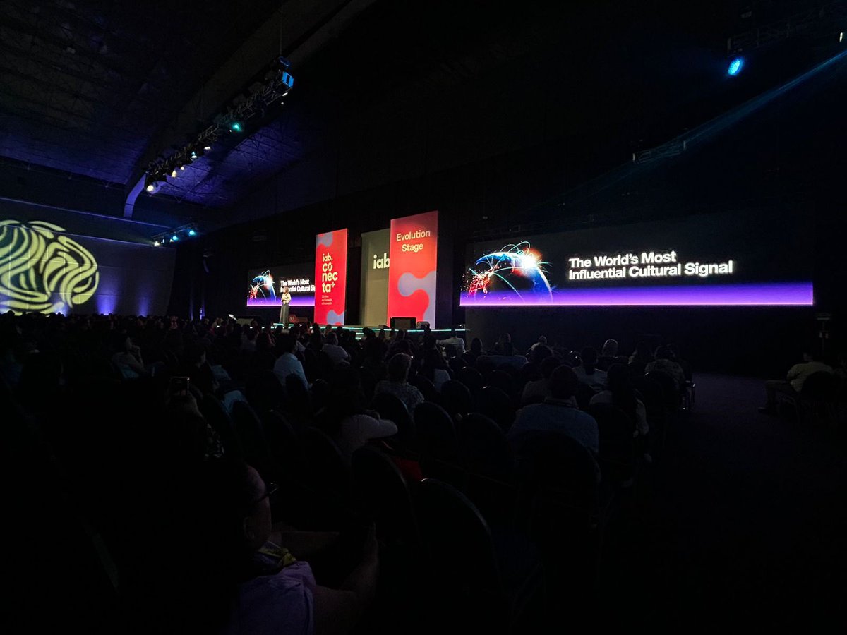 ¡Te amo, México! I loved getting time with the vibrant and passionate advertising community of Mexico City. 

We had so much to share about the future of X and how AI is transforming the experience for our users and advertisers. 

The group chat of earth is alive and serves as