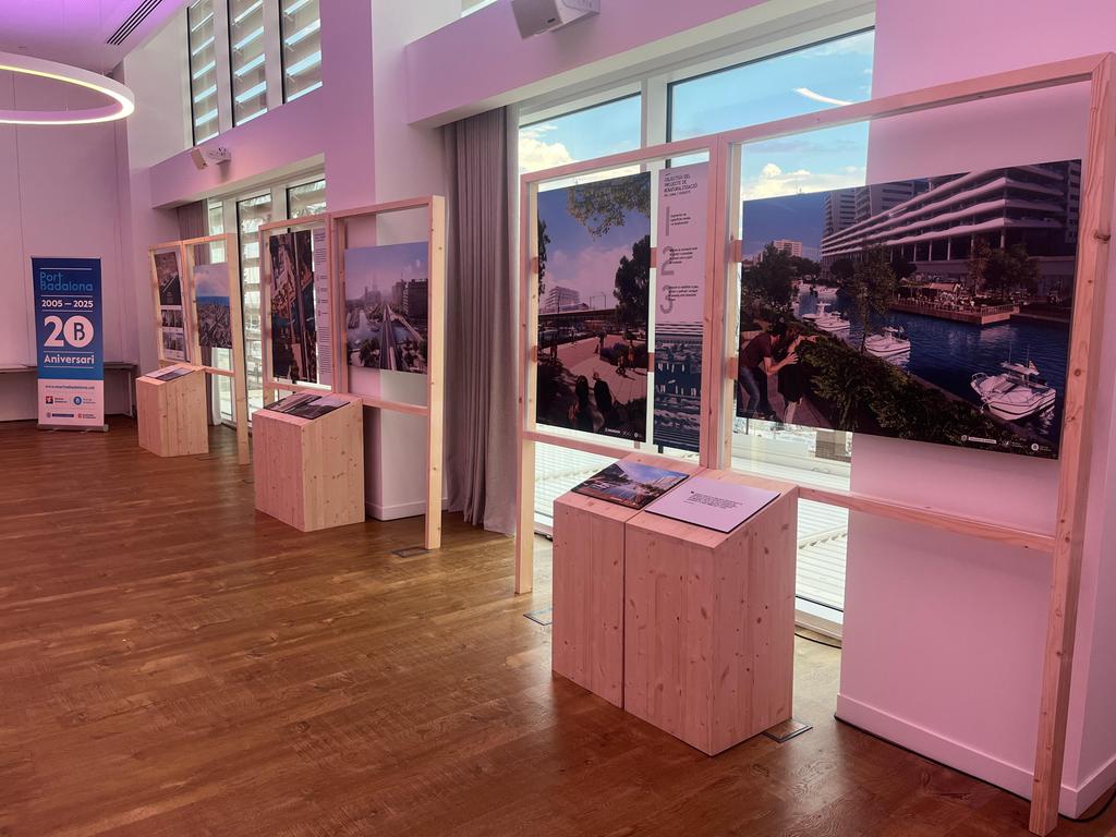 🎂 ⛵️ El <a href="/PortdeBadalona/">Port de Badalona</a> celebra el seu 20è aniversari! 

📸 🏗  L'alcalde <a href="/Albiol_XG/">Xavier García Albiol</a> presideix en l'hotel Marina #Badalona l'acte institucional i la inauguració de l'exposició fotogràfica que recull les dues dècades d'història de transformació del front marítim de la ciutat