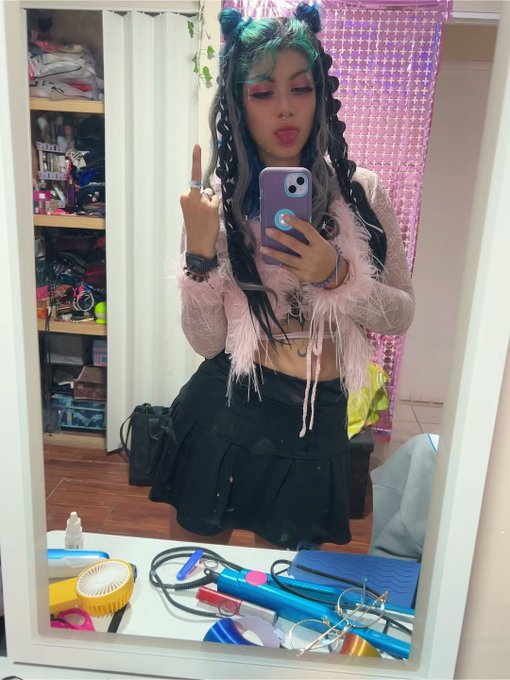Moxxietoxxic404 - Happy Friday, comment me if u would date me~ I have a surprise in the comments https://t.co/KWljoz2yfG