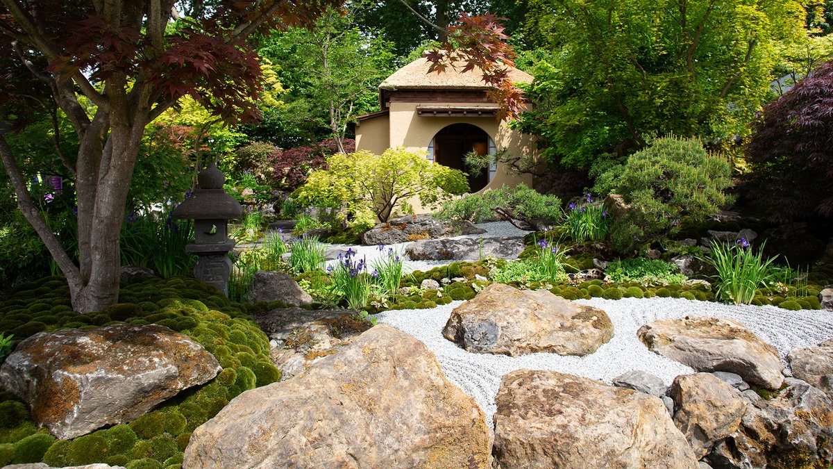 The BBC RHS People's Choice Award winner is Cha no Niwa - by Kazuyuki Ishihara! The award was accepted by his son, Jun Ishihara!

Congrats to the team and well done to all the Show Gardens for making this #RHSChelseaFlowerShow a wonderful one.
#PeoplesChoice #BBCChelsea