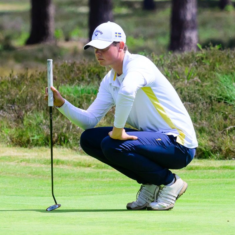 EnglandGolf's tweet photo. 𝗕𝗿𝗮𝗯𝗮𝘇𝗼𝗻 𝗧𝗿𝗼𝗽𝗵𝘆 𝗗𝗮𝘆 𝟮: 𝟲𝟬 𝗺𝗮𝗸𝗲 𝘁𝗵𝗲 𝗰𝘂𝘁 𝗮𝘀 𝗕𝗮𝗸𝗲𝗿 𝗮𝗻𝗱 𝗛𝘂𝗴𝗵𝗲𝘀 𝗹𝗲𝗮𝗱

🏴󠁧󠁢󠁥󠁮󠁧󠁿 Eliot Baker -6
🏴󠁧󠁢󠁥󠁮󠁧󠁿 Tom Hughes -6
🇸🇪 Simon Hovdal -5 
🇮🇹 Biagio Andrea Gagliardi -5
🇪🇪 Mattias Varjun -5

Bring on the weekend. 👊