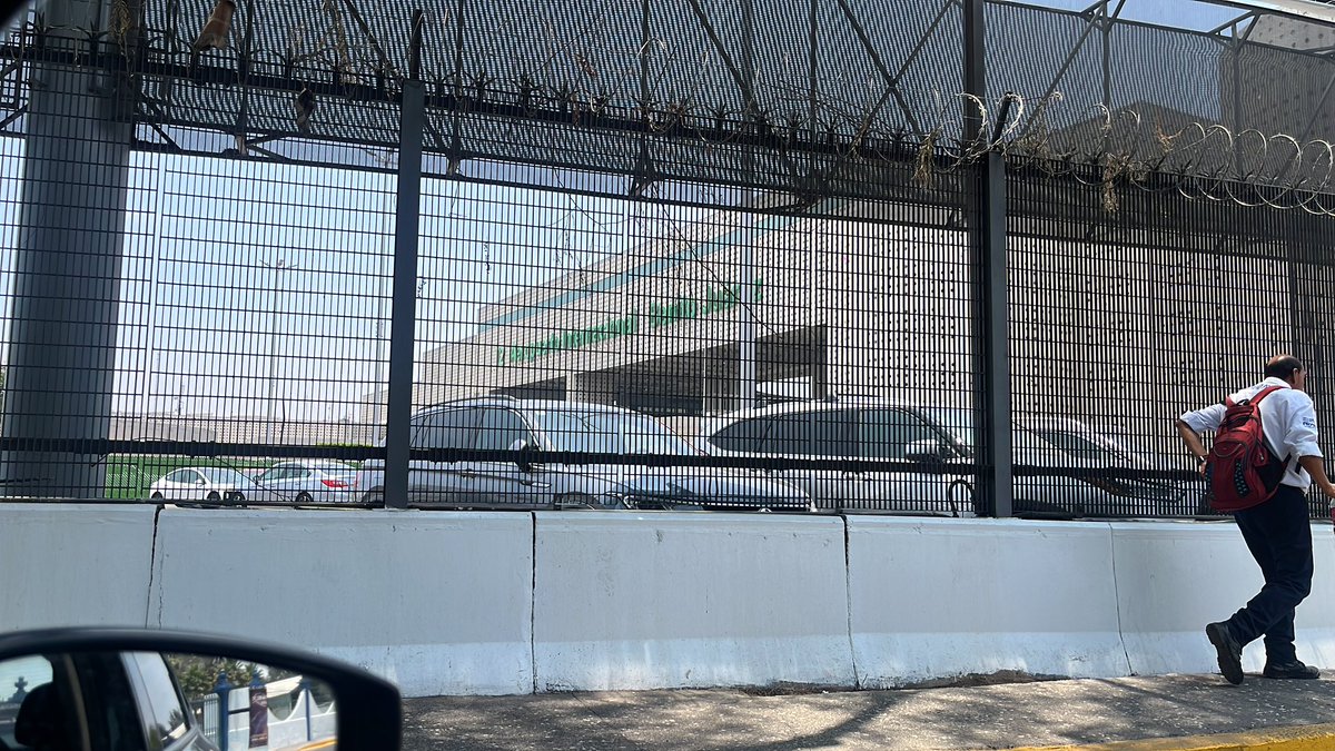 DjPipeMexico's tweet photo. Ya @Claudiashein yo creo que ya es hora que te pongas a trabajar ve en qué caos tienes a la ciudad @mileniotv @aztecanoticias https://t.co/ljSaEzfVRI